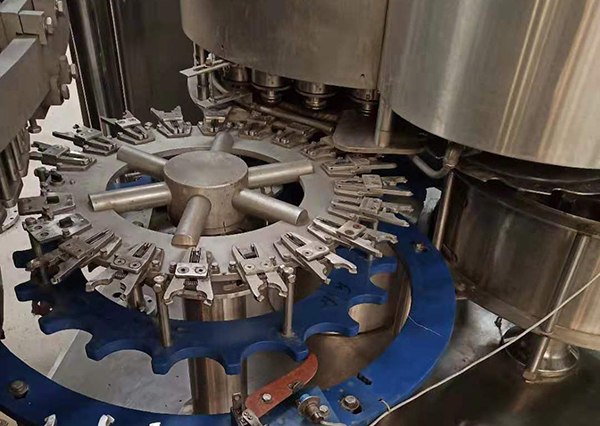 瓶裝水高速機(jī)